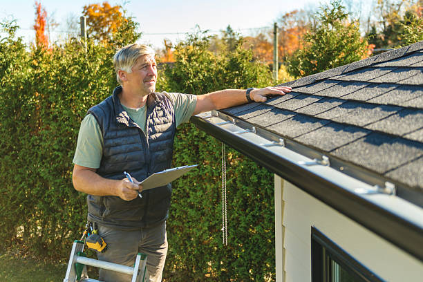 Professional Roofing technician working in Palermo, CA